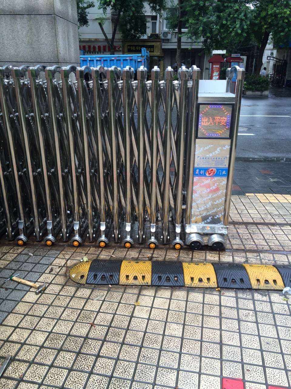上海市打浦路中輝新苑電動伸縮門安裝已完成！