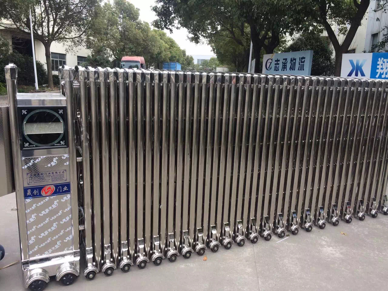 上海剛泰集團(tuán)有限公司電動伸縮門安裝已完成！