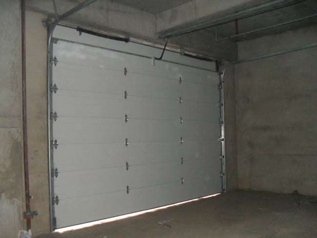 翻版車庫(kù)門內(nèi)側(cè)